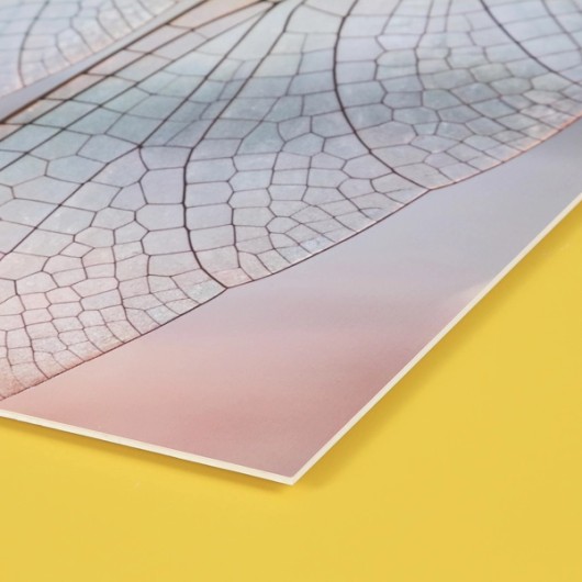 Zijaanzicht van een Fine Art print op polystyreen