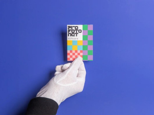 Cadeaukaart op een blauwe achtergrond