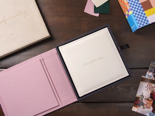 Boîte de conservation sur mesure avec livres photo