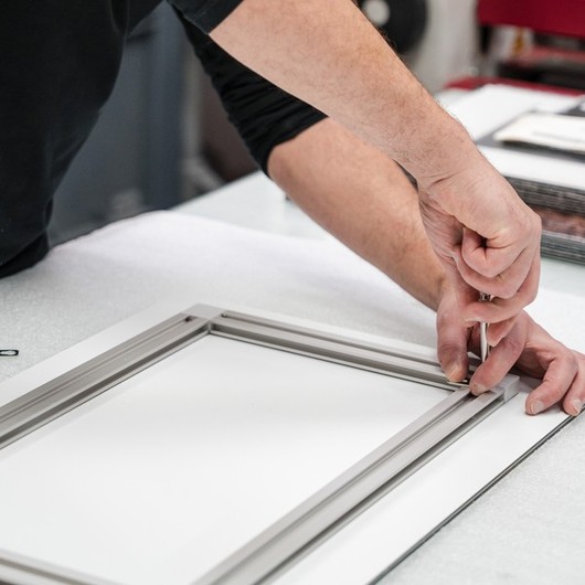 Suspendre une photo sur aluminium Dibond