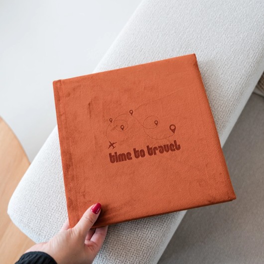 Livre de table basse avec matériau de couverture Velvet Whiskey