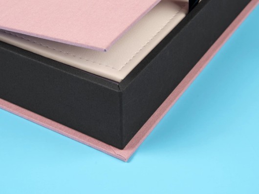 Boîte de conservation sur mesure avec livre photo à l’intérieur