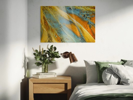 Fine Art print achter plexiglas in een moderne woonkamer