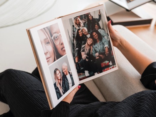 Livre photo Premium à couverture rigide ouvert