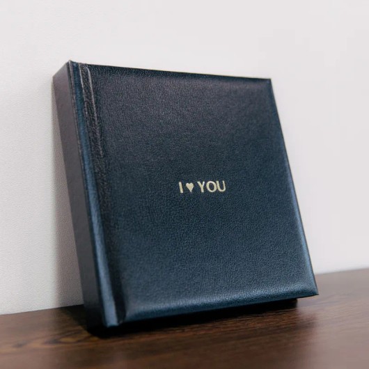 Gouden embossing op vierkant fotoboek