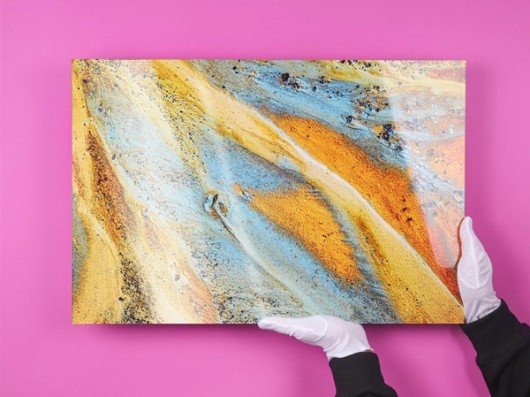 foto achter plexiglas handschoen wit