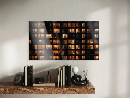 HD Metal print in een woonkamer boven dressoir