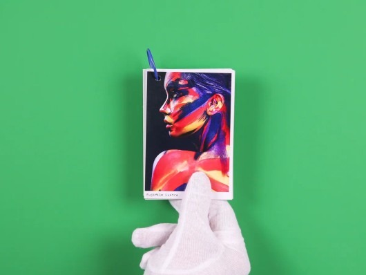 Samplewaaier dichtgeklapt in de hand