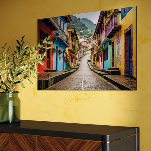 Impression directe derrière plexiglas sur un mur jaune