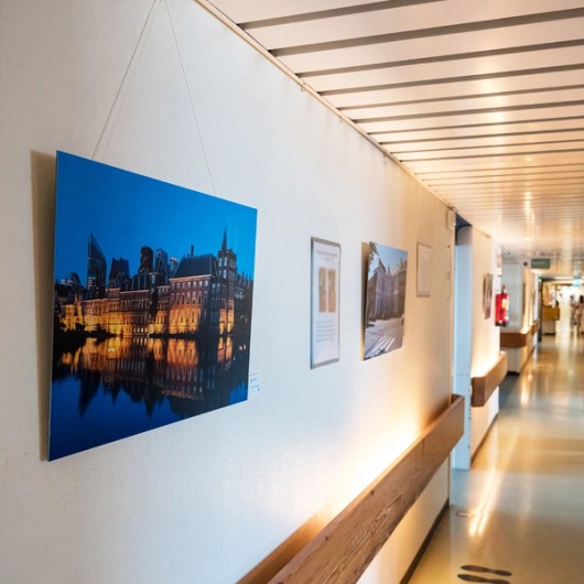 Gang hmc met wanddecoratie